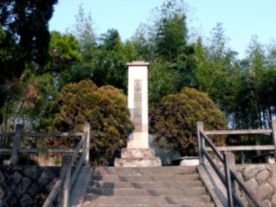 龙山革命烈士纪念碑
