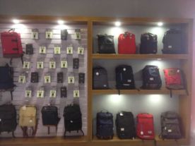 裳品库服装工厂店